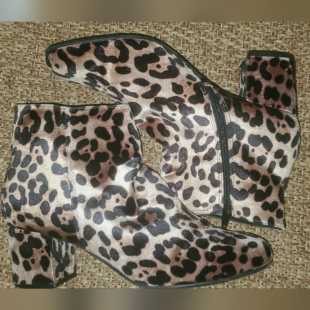 a new day Leopard Faux Pony Booties Sz11